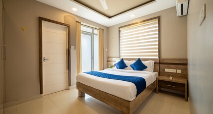 Daan Temple Inn Room Type - Deluxe with Balcony AC