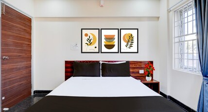 Collection O K R Puram Near Siddhivinayaka Temple Room Type - Premium