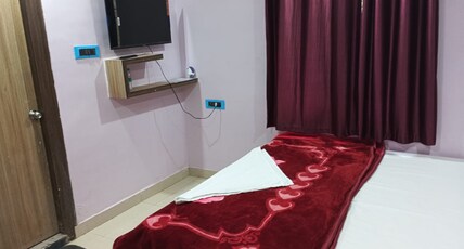 Hotel Regal Heights Room Type - Deluxe double bed non AC