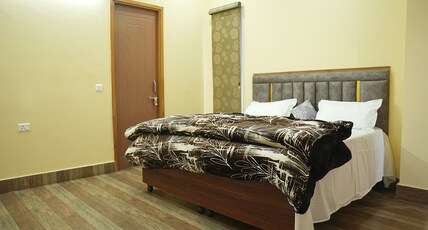 Divine Homestay Room Type - Super Deluxe