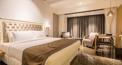 Hotel Peninsula Redpine Room Type - Deluxe Double Room Hotel Peninsula Redpine Room Type - Deluxe Double Room