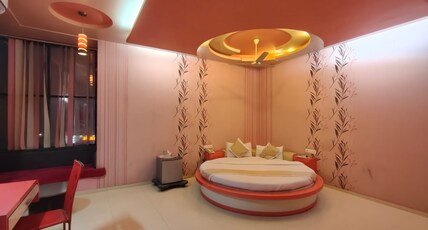 Hotel Neelam Room Type - Suite Room with Bath Tub