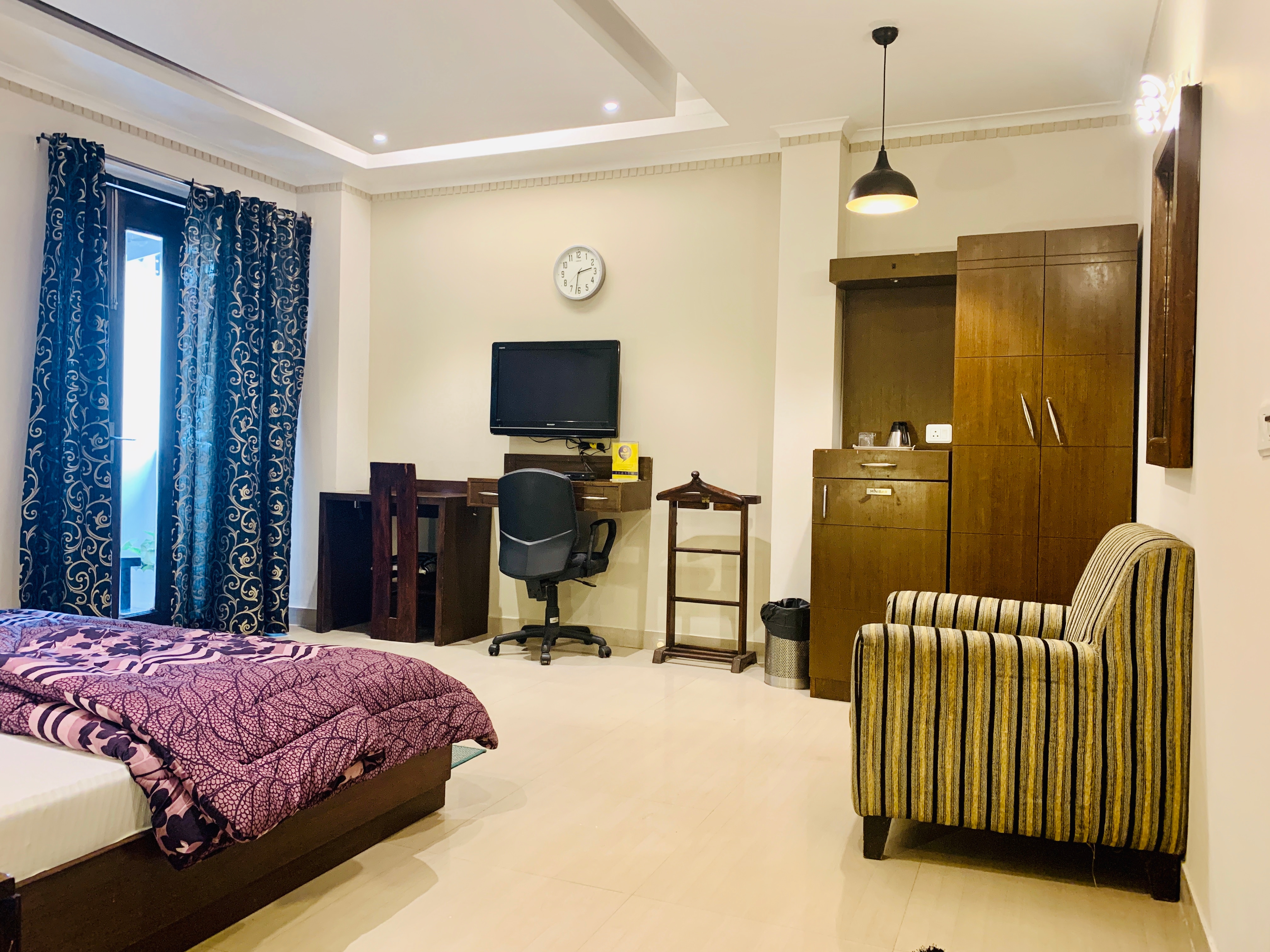 Hotel City Premier - Golf Course Road - Tap to explore photos