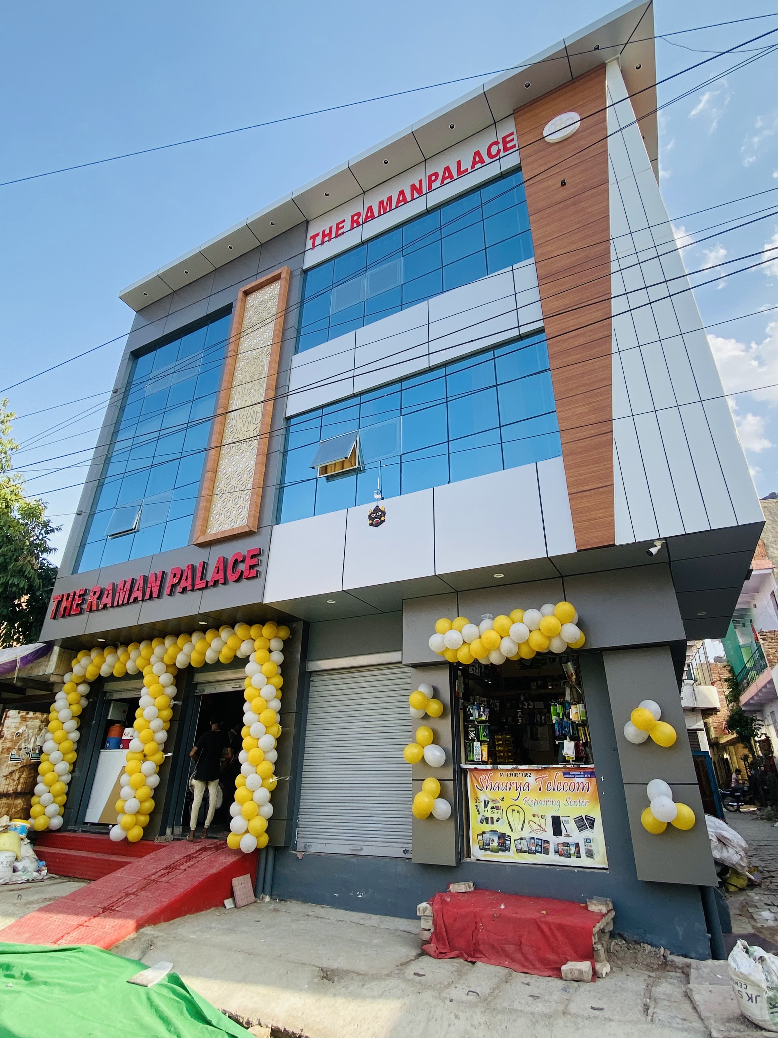 THE RAMAN PALACE -A BUDGET HOTEL - Tap to explore photos