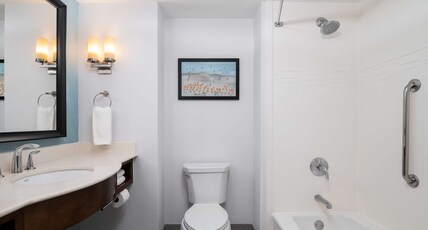 Hilton Garden Inn Daytona Beach Oceanfront Room Type - 2 QUEEN BEDS WITH POOLVIEW