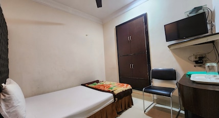 Hotel Al Sana 550 meters from Esplanade Metro Room Type - Semi Deluxe Non Ac Room with Free Wifi Hotel Al Sana 550 meters from Esplanade Metro Room Type - Semi Deluxe Non Ac Room with Free Wifi