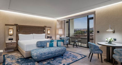 Hilton Istanbul Bosphorus Room Type - EXECUTIVE BOSPHOERUS SUITE WITH KITCHENETTE Hilton Istanbul Bosphorus Room Type - EXECUTIVE BOSPHOERUS SUITE WITH KITCHENETTE