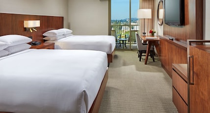 Hilton Pasadena Room Type - 2 QN  DELUXE MOUNTAIN VIEW