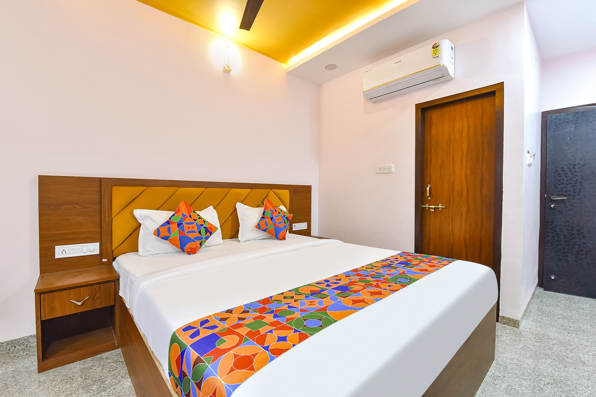 FabHotel Shaurya Palace, Pithampur - Tap to explore photos