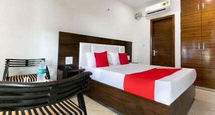 Hotel Aditya & Kings Room Type - Deluxe King Bed Room