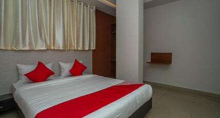 Hotel O Varcity Phi Premium Pavilion ,Above HDFC Bank ,Near Anjaneya Temple Madiwala, Hosur Main r Room Type - Classic