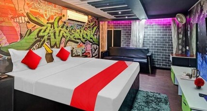 HOTEL SPACE SETTER Room Type - PREMIUM ROOM