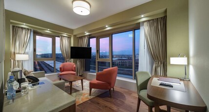 DoubleTree by Hilton Skopje Room Type - KING ONE BEDROOM SUITE DoubleTree by Hilton Skopje Room Type - KING ONE BEDROOM SUITE