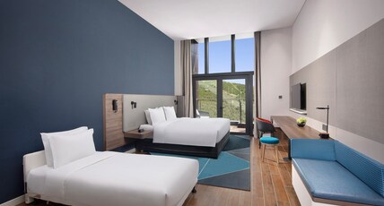 Holiday Inn Express CHONGLI Room Type - 1 King 1 Single Standard