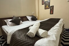 Madho Kutumb Hostel Ganga