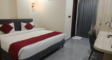 Hotel The Crown Prince Room Type - Deluxe Room