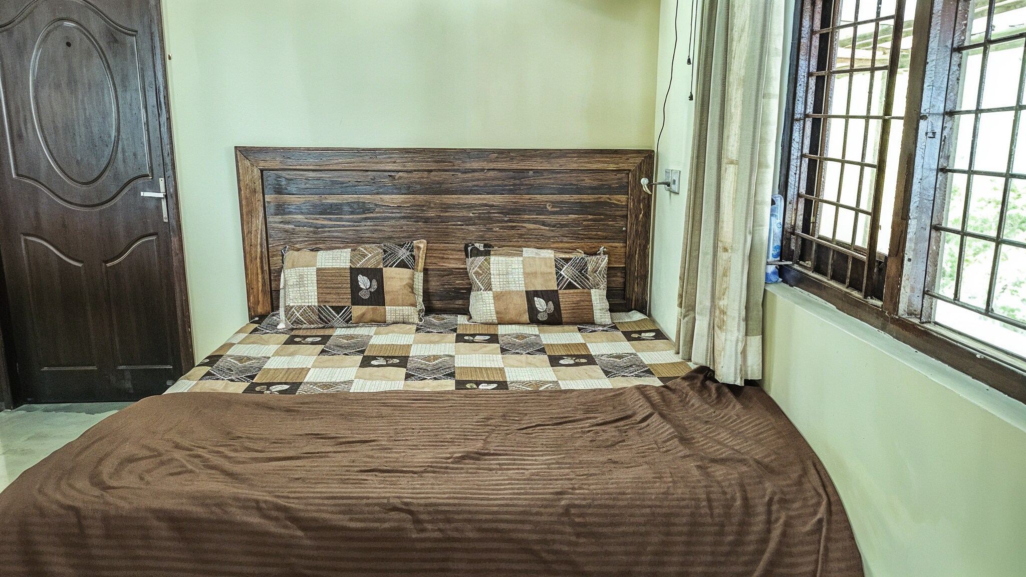 Hill Top Cottage - 2BHK in Mussoorie by Homeyhuts - Tap to explore photos