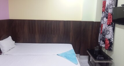 Hotel Jagdamba Room Type - Deluxe Room Air Conditioned Hotel Jagdamba Room Type - Deluxe Room Air Conditioned