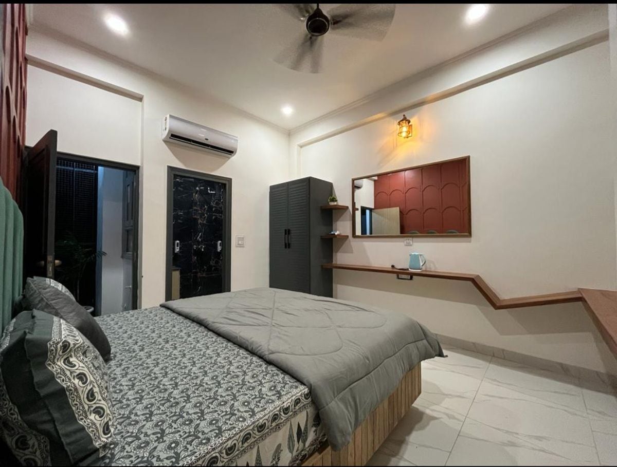 Shvisa Apartments Near JECC - Tap to explore photos
