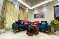 Instay 779|Luxe 3BHK Apt Near Medanta