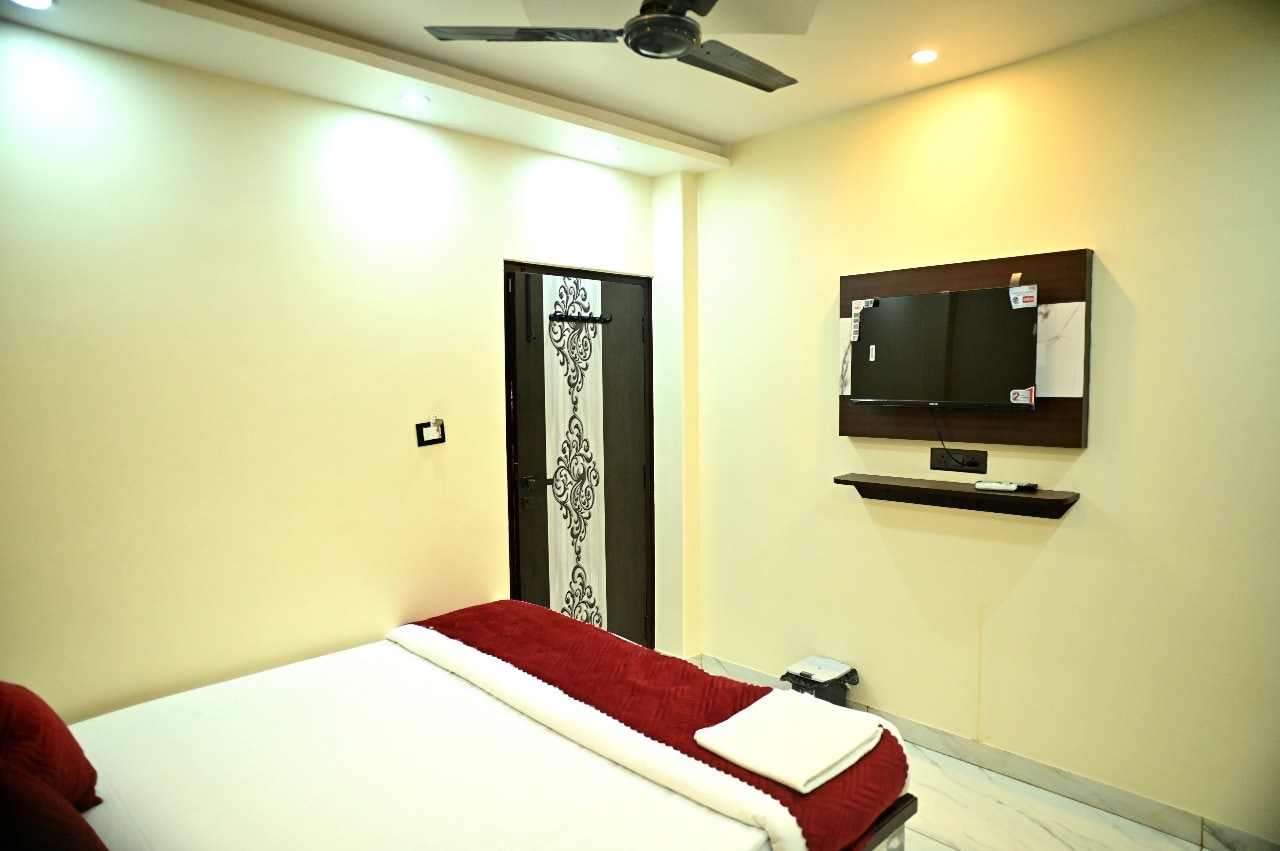 Hotel Krishna Kashi Diaries - Tap to explore photos