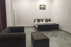 Moonlight banquet & hotels