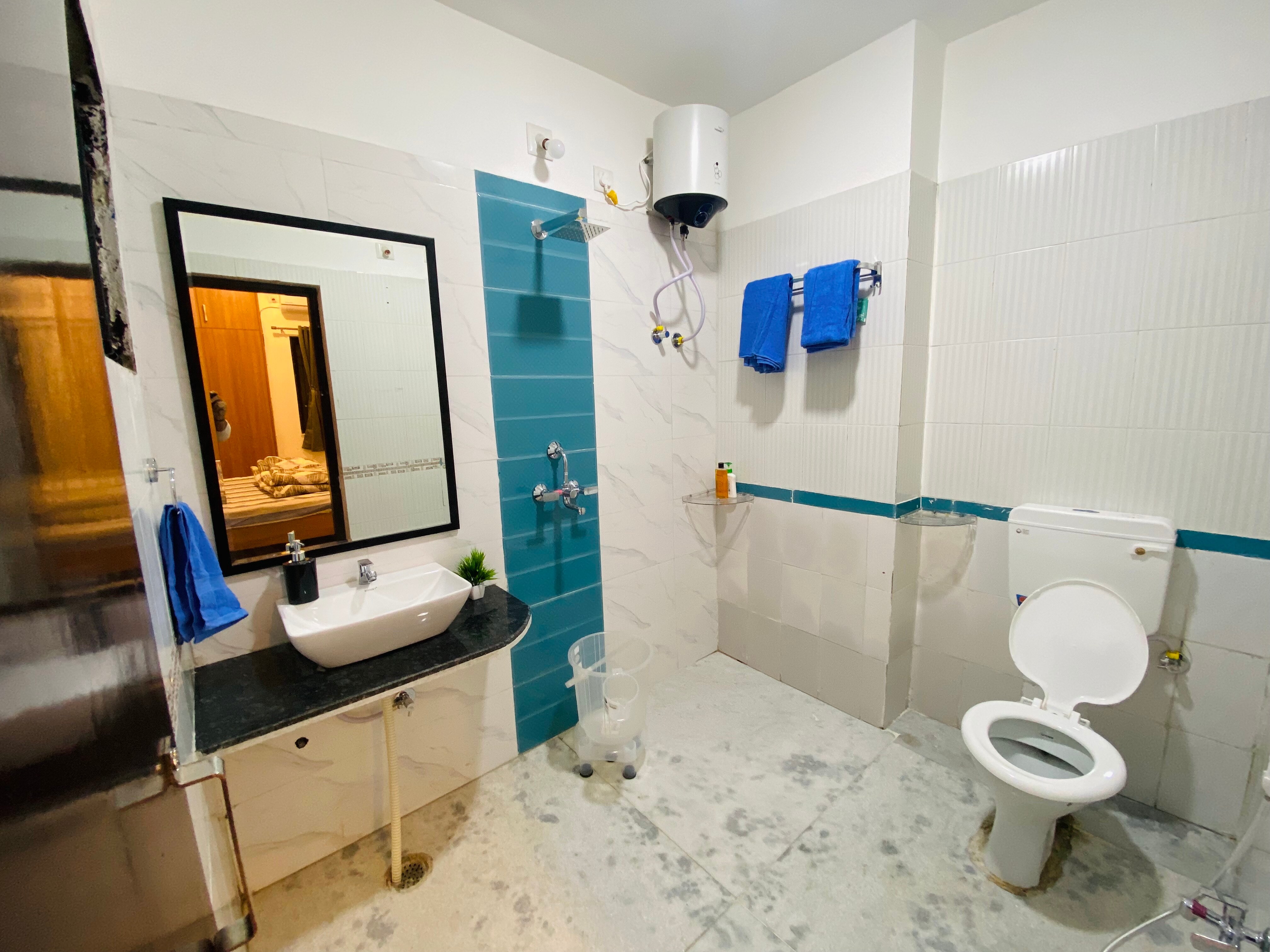 Aurum Homestay - Tap to explore photos