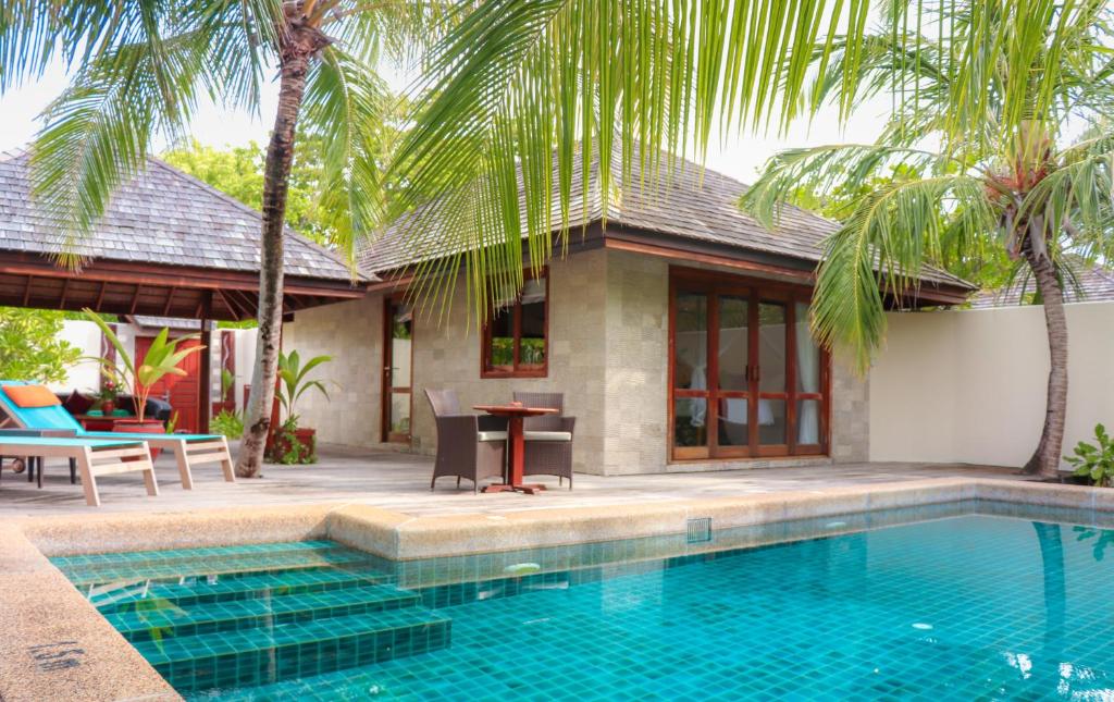 Kuredu Island Resort & Spa - Tap to explore photos