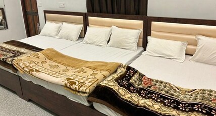 Shree Rajeshwar Bhawan Ayodhya Room Type - Six Bedroom Ac Room