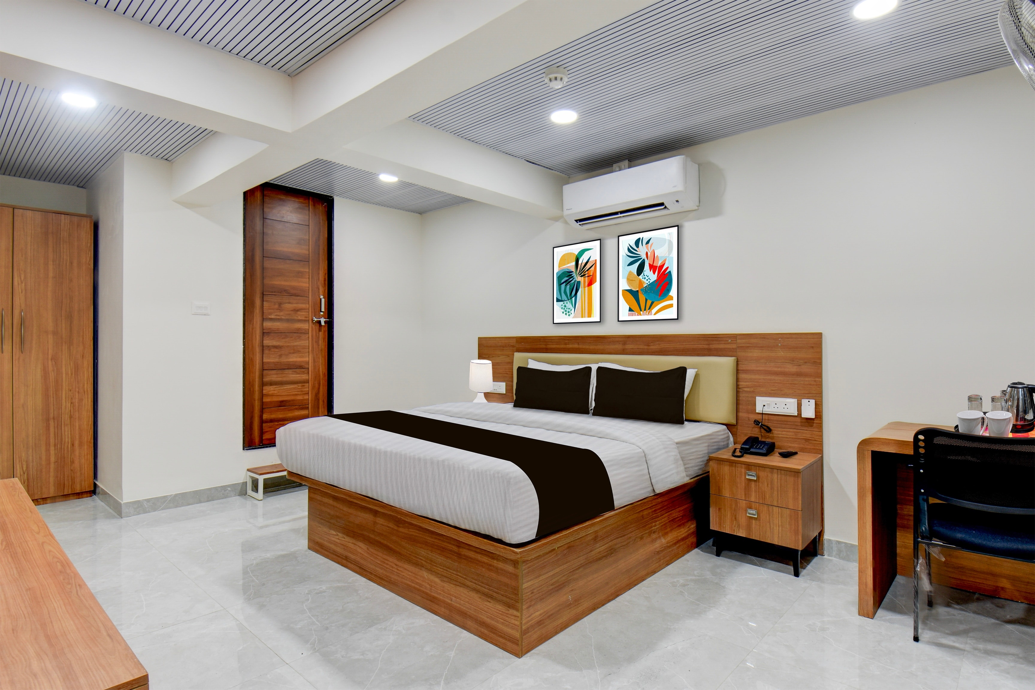 Super Hotel O Pune Kasarwadi Railway Station - Tap to explore photos