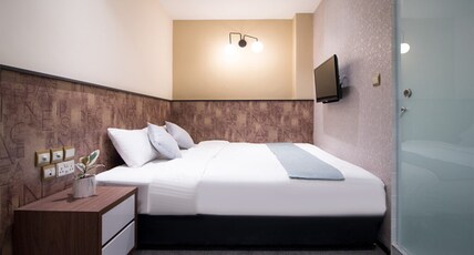 Hotel Calmo Hamilton Room Type - Superior King Room