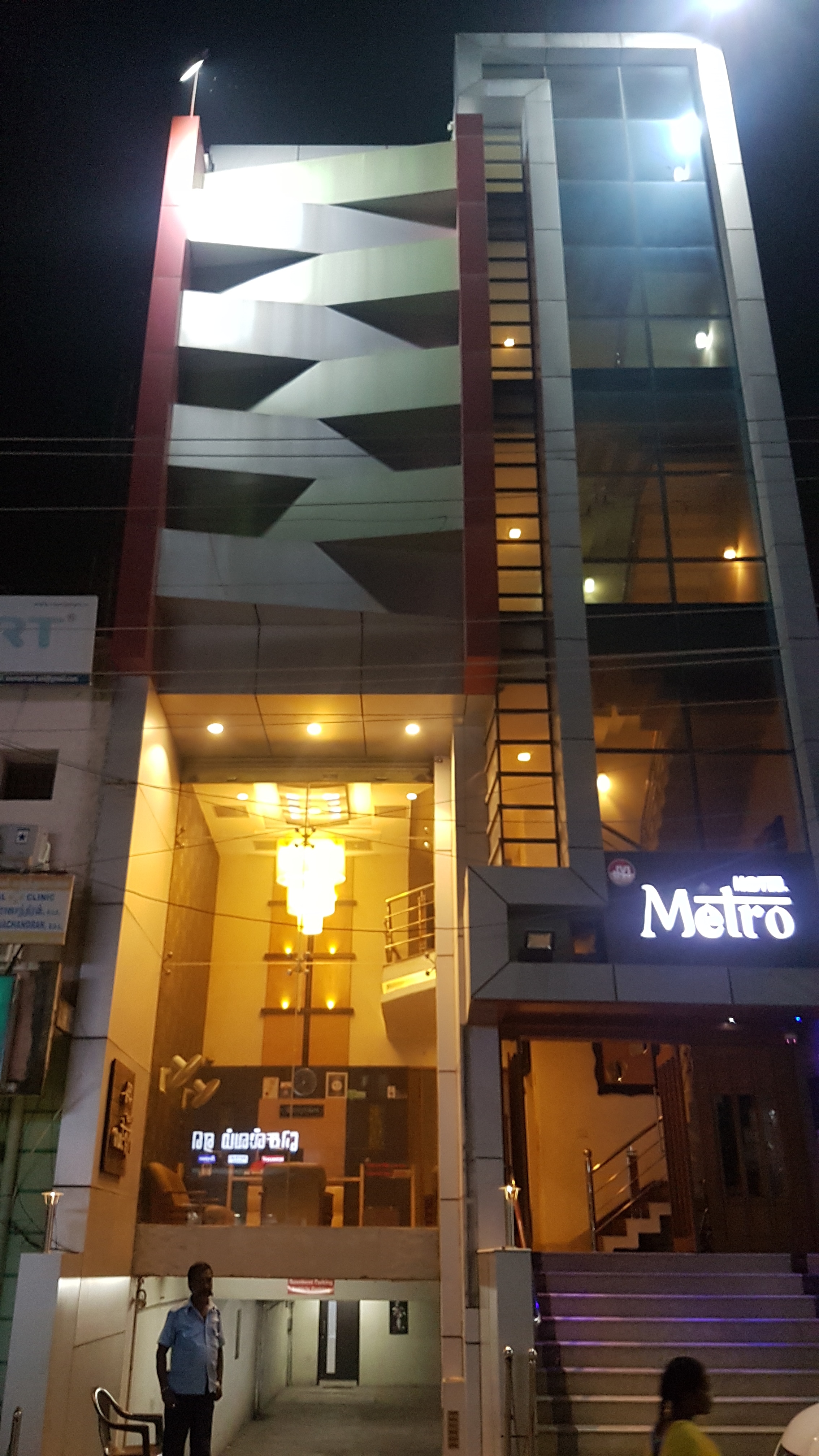 Hotel Metro - Tap to explore photos