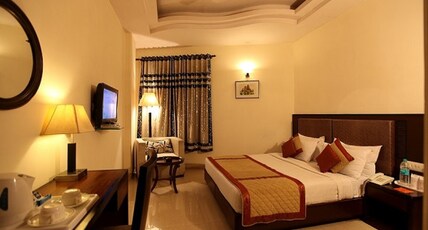 Hotel The Class Delhi Airport Room Type - Deluxe room with Airport Drop