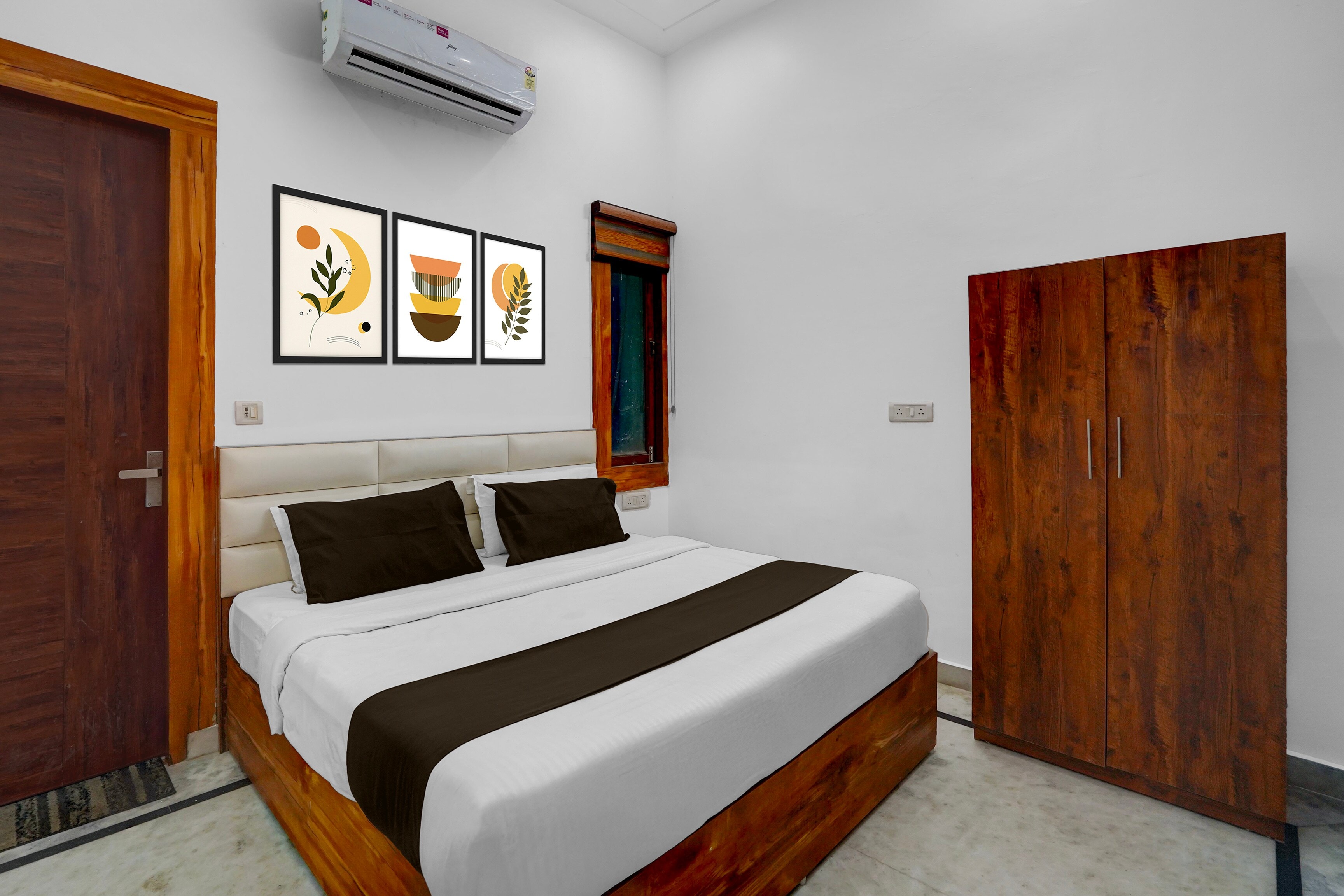 Super Hotel O Chhatrapati Shivaji Subharti Hospital Meerut Formerly Hotel Satyam - Tap to explore photos