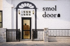 Smol Door