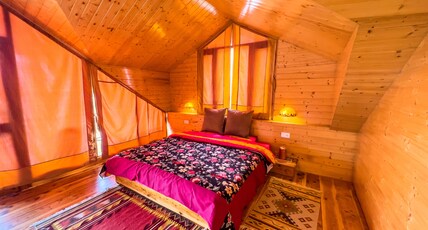 ORCHARD RETREAT Room Type - Apple Suite Balcony with Mountain View