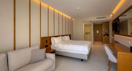 Radisson Beach Resort Larnaca Room Type - Garden Suite - Terrace amp; Sea View