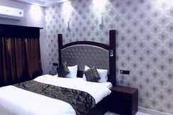 Varanasi Villa | Rooms & Caretaker