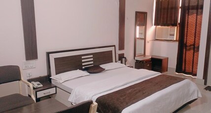 Hotel Aashirwad Room Type - Super Deluxe Room