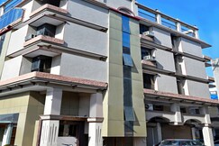 Hotel Dhanraj Palace