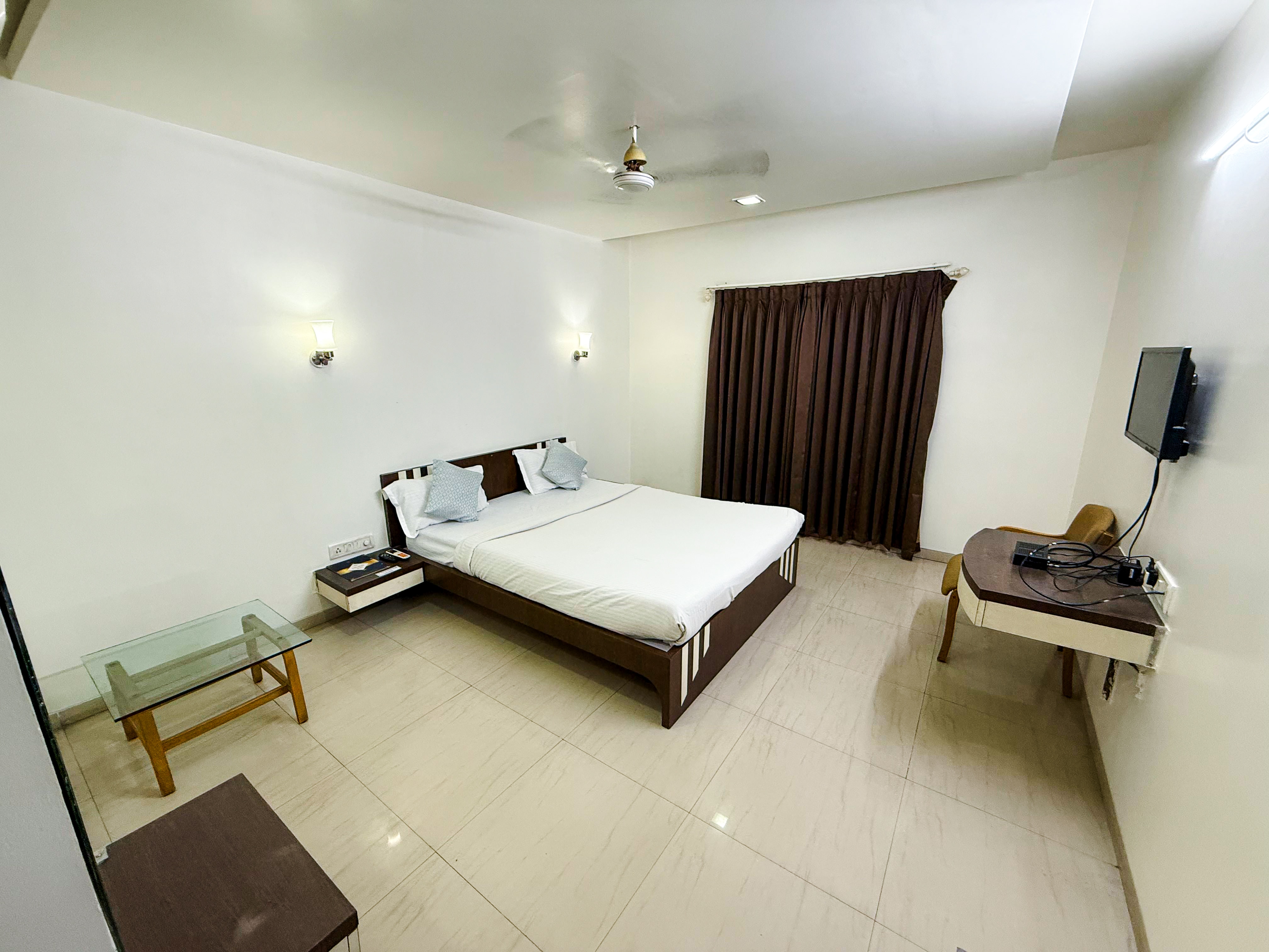 Utkarsh Hotel - Tap to explore photos