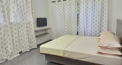 Transit Nest Near Madurai Airport Room Type - Deluxe Double Room