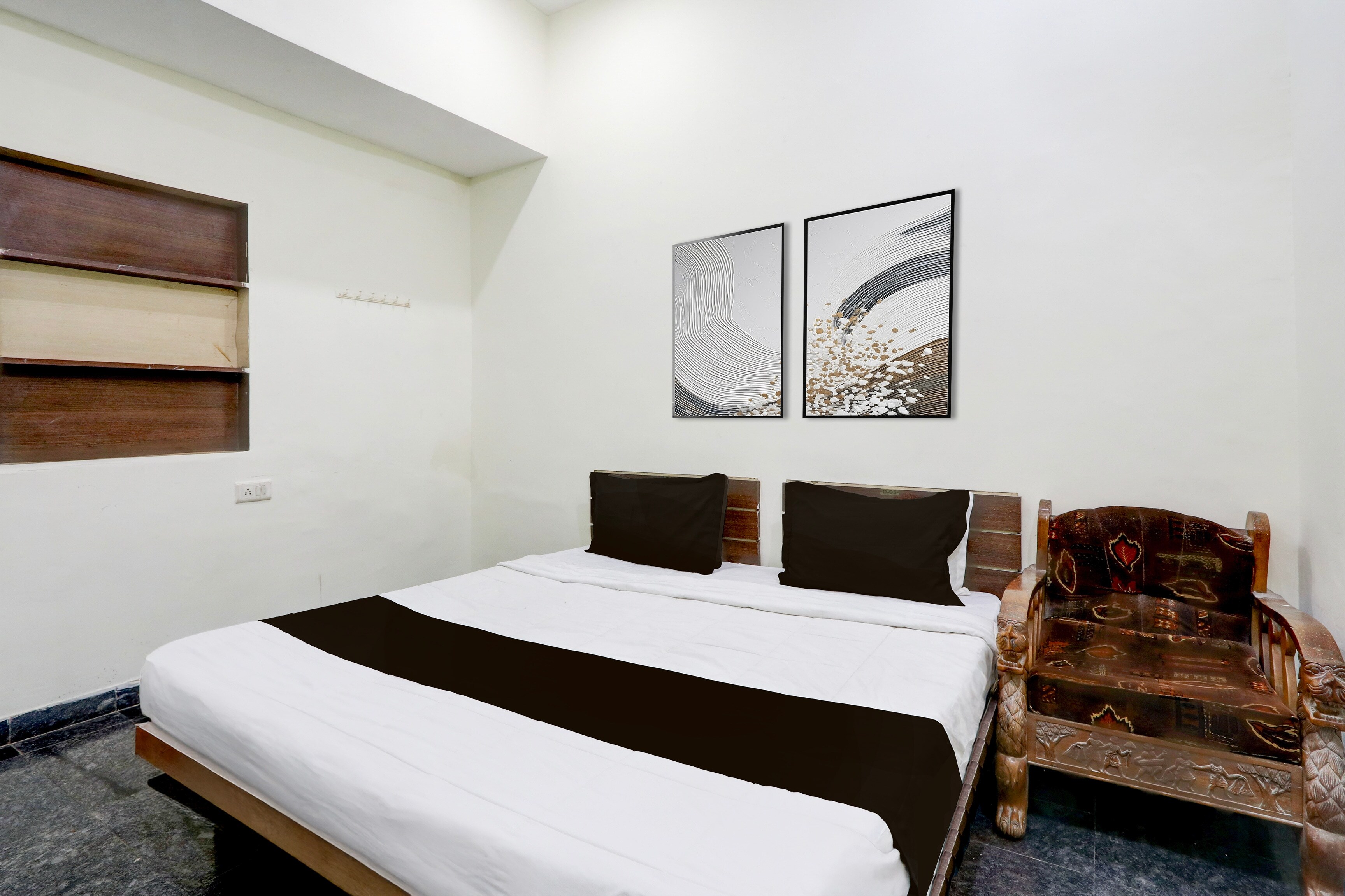 HOTEL O CROWN INN Asharam Chowk - Tap to explore photos