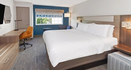 Holiday Inn Express & Suites Port Washington Room Type - 1 King Standard