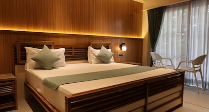 Hotel Raaj Kamal (600 Meter From Nakki Lake) Room Type - SUPER DELUXE AC ROOM(Only For Families And Couples) Hotel Raaj Kamal (600 Meter From Nakki Lake) Room Type - SUPER DELUXE AC ROOM(Only For Families And Couples)