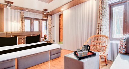 Collection O Foreshore Road Srinagar Room Type - Deluxe