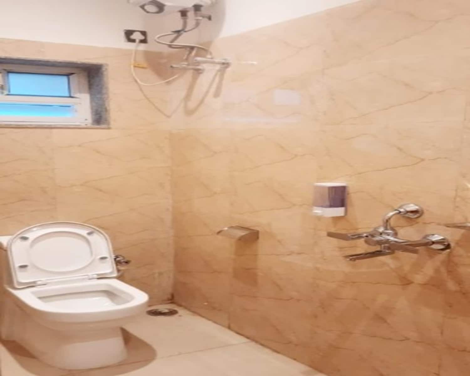 Hotel Skyking - Tap to explore photos