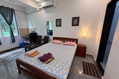 Studio peaceful path R5 by Mukund Sadan Arambol