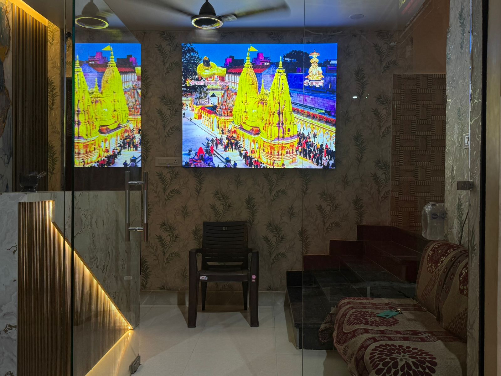 Kashi Om Vilas | Rooms & Dorms - Tap to explore photos