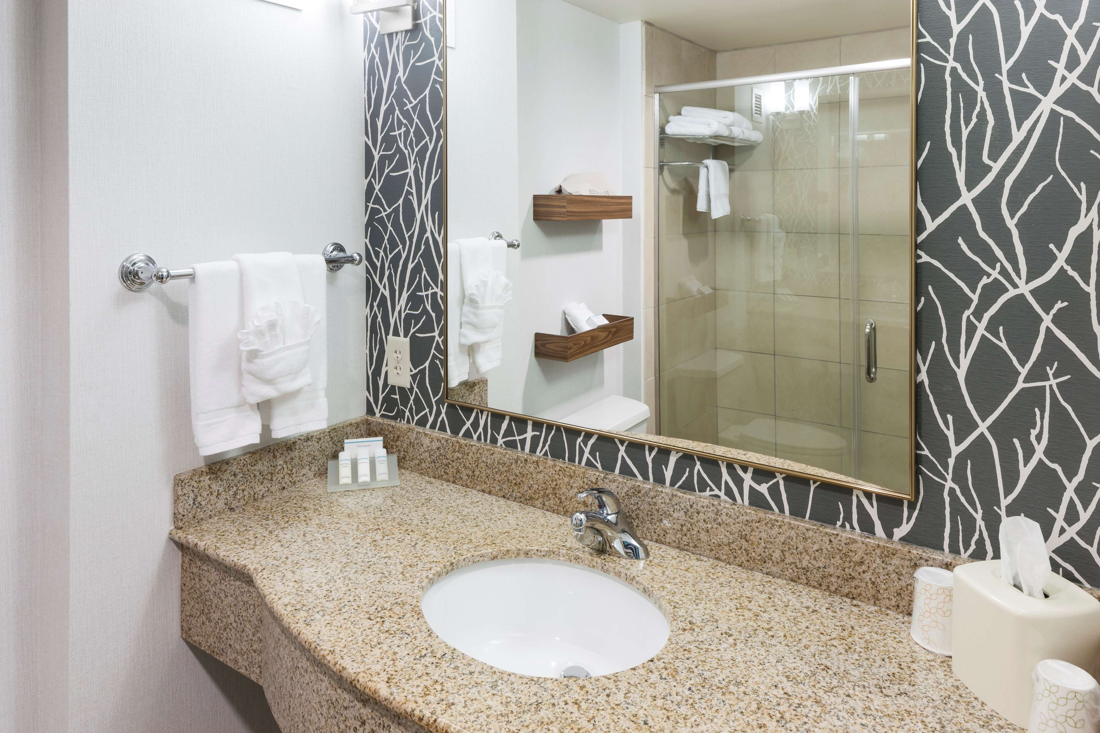 Hilton Garden Inn Austin North - Tap to explore photos